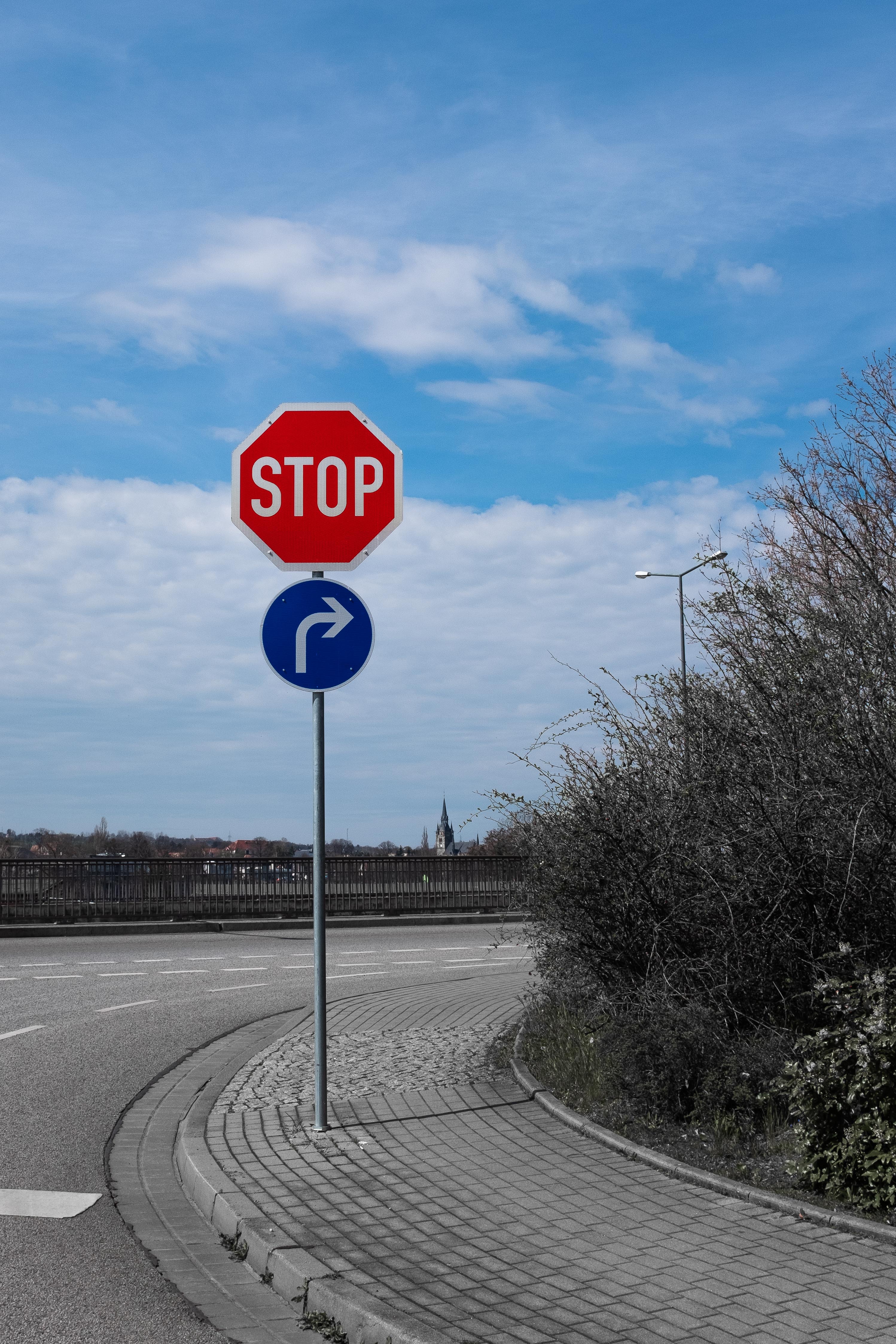 Unterscheiden sich die deutschen Straßenschilder von den ukrainischen?